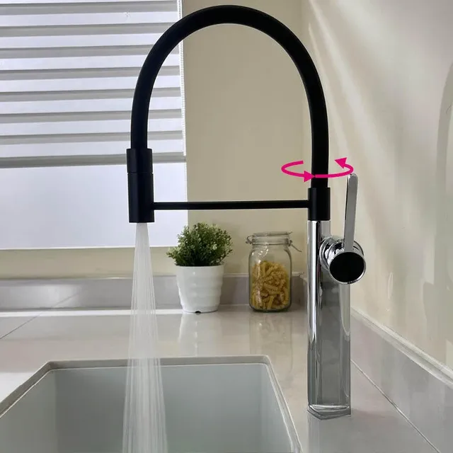 Robinet de cuisine à nervures en or brossé – vue 3