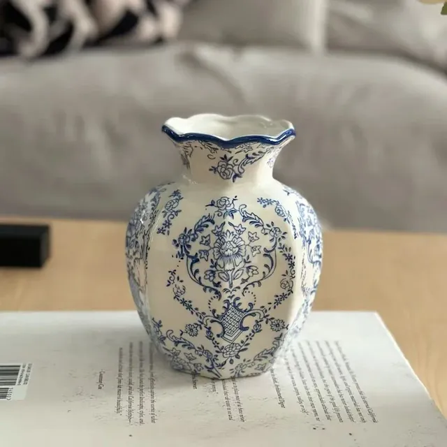 Vase peint à la main en porcelaine bleue et blanche – vue 6