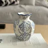 Vase peint à la main en porcelaine bleue et blanche – vue 6