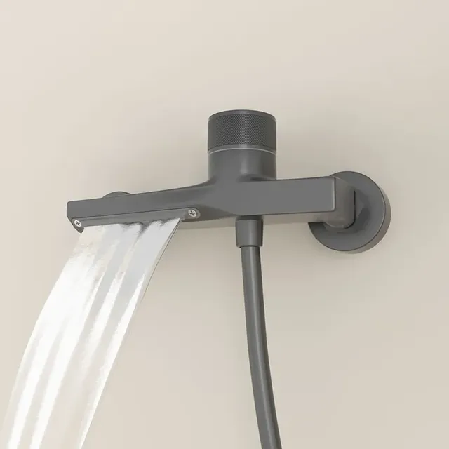 Ensemble de robinets de baignoire cascade – vue 6