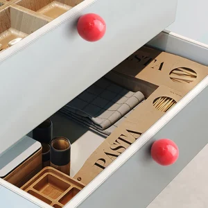 bouton porte rotatif céramique grand trou unique rose corail laqué brillant sphérique minimaliste scandinave fixation vis durable lisse