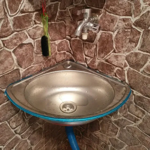 Lavabo triangulaire en acier inoxydable – vue 4