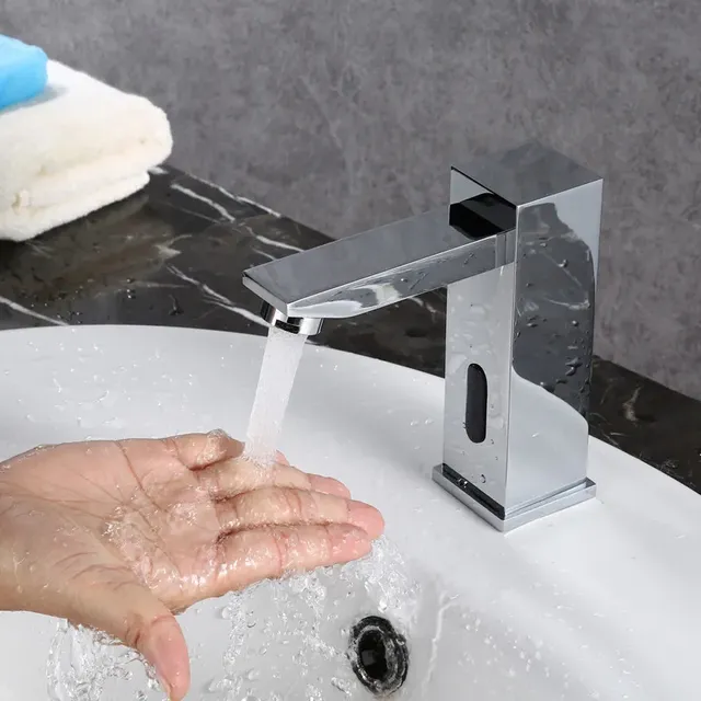 Robinet de salle de bains sans contact – vue 2