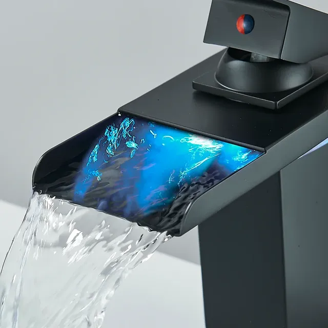 Robinet de lavabo de salle de bains LED noir – vue 3