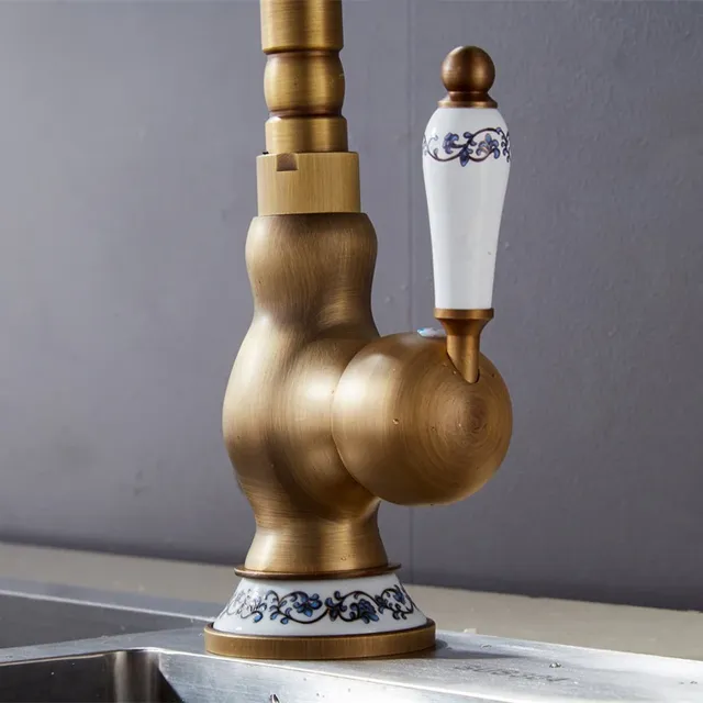 Robinet de cuisine en laiton antique – vue 3