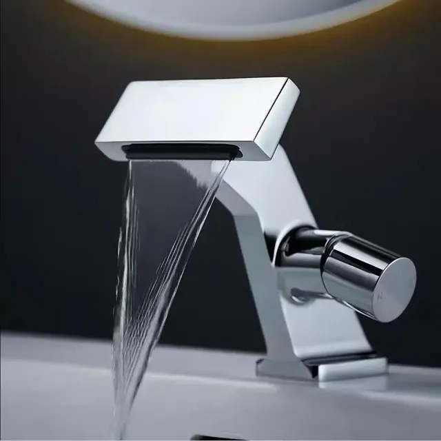 Robinet d'évier de salle de bains cascade – vue 5