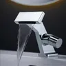 Robinet d'évier de salle de bains cascade – vue 5