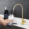 Robinet purificateur d'eau potable en or brossé – vue 5