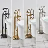 Baignoire montée au sol en laiton antique – vue 2