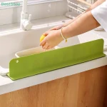 ♥ ♥ ♥ ♥ Protection contre les éclaboussures d&rsquo;évier de cuisine, conception de ventouse de bande de Silicone imperméable d&rsquo;évier de comptoir