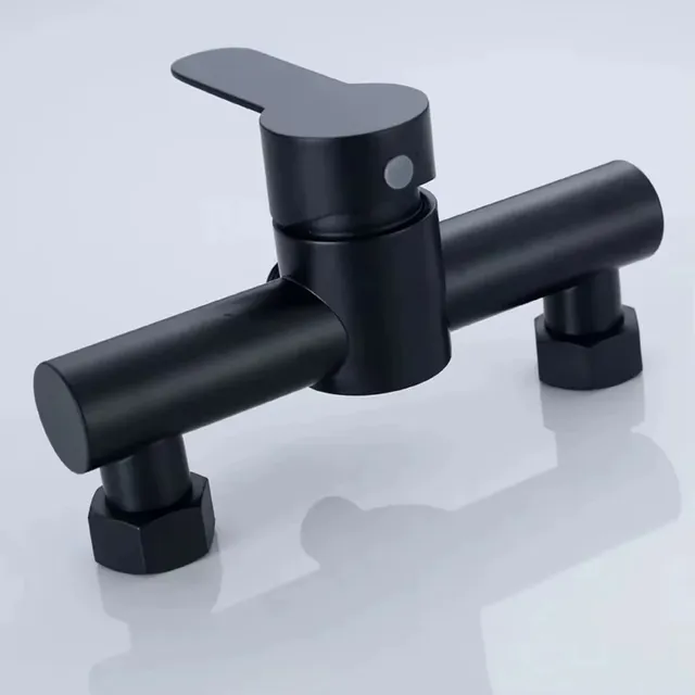 Robinet de baignoire de douche de salle de bains en… – vue 4