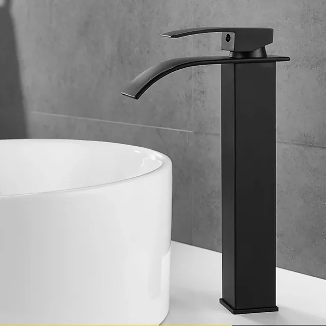 Lavabo cascade monté sur pont – vue 3