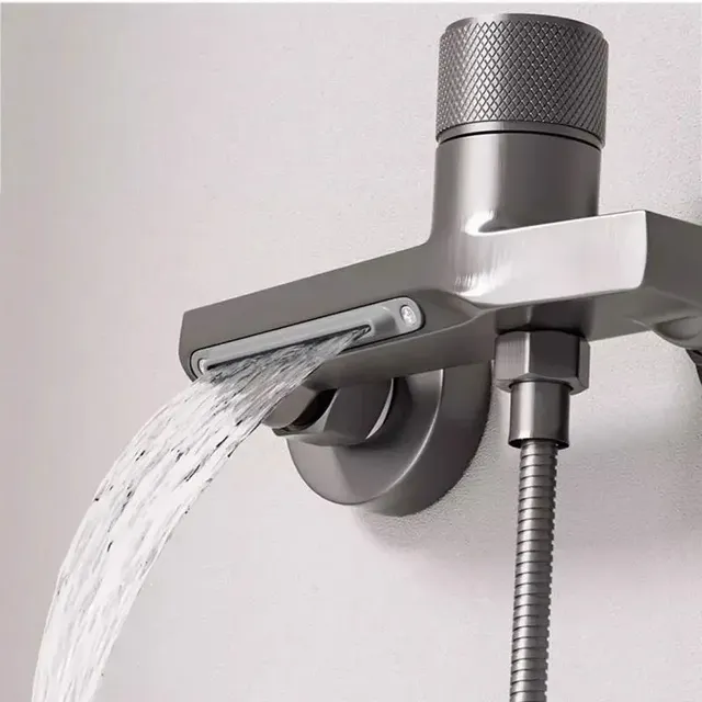 Ensemble de robinets de baignoire cascade – vue 6