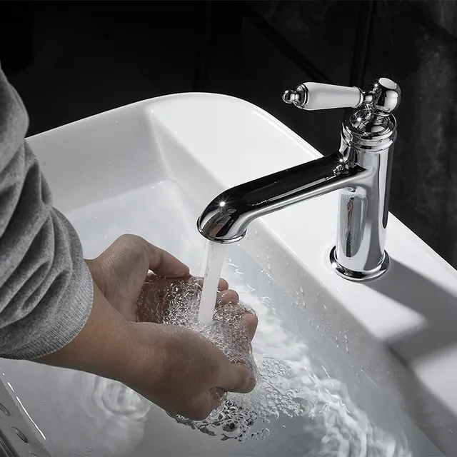 Robinet mitigeur de lavabo de salle de bains – vue 4