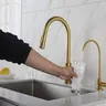 Robinet purificateur d'eau potable en or brossé – vue 4