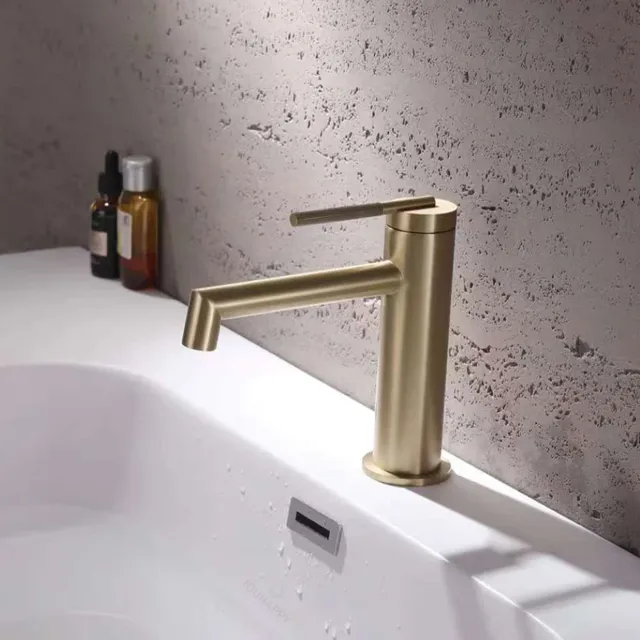Robinet mitigeur d'eau de lavabo monté sur bureau – vue 4