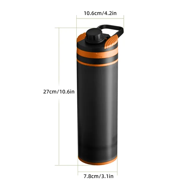 Bouteille d'eau clairement filtrée – vue 2