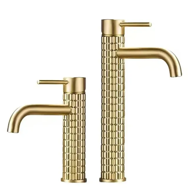 Robinets de lavabo de salle de bains en or brosse – vue 2
