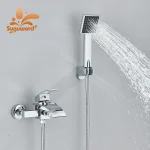 Baignoire chromée avec douchette à main, bec cascade, montage mural, eau froide et chaude, bain de centre commercial