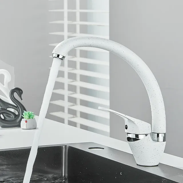 Robinet de cuisine de salle de bains blanc avec points