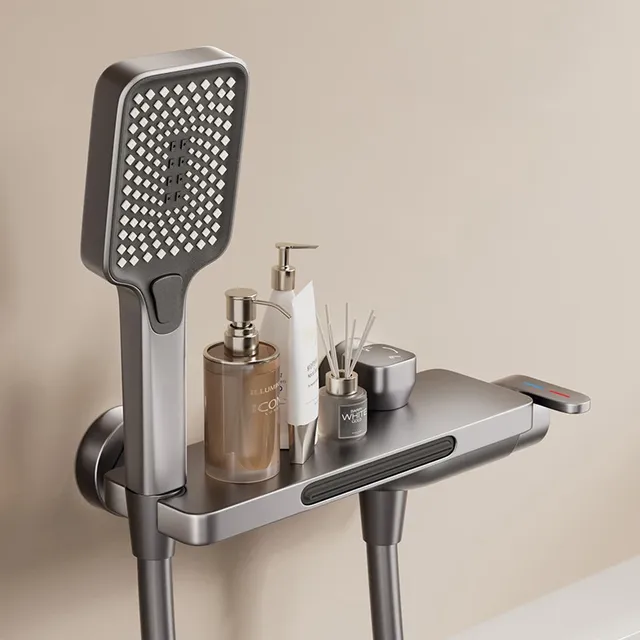 Robinet de baignoire cascade de salle de bains – vue 2
