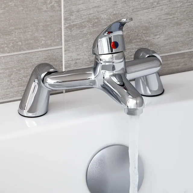 Remplisseur de bain chromé monté sur pont – vue 2