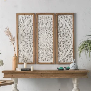 panneau mural triptyque bois sculpté blanc vieilli médaillon floral relief artisanale patinée texture profonde bohème rustique