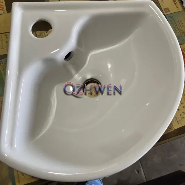 Lavabo mural en céramique pour petit appartement – vue 4