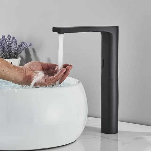 Robinet de centre commercial d'eau chaude et froide – vue 4