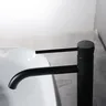 Robinet de lavabo de salle de bains en or brossé – vue 4