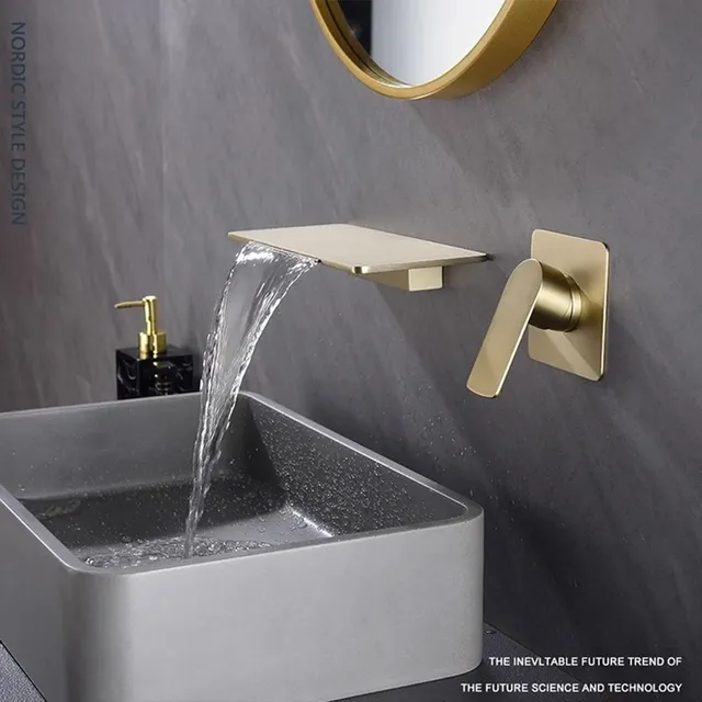 Robinet de lavabo cascade mural doré – vue 3