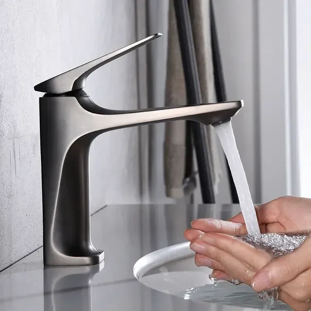 Robinet de lavabo en cuivre – vue 2