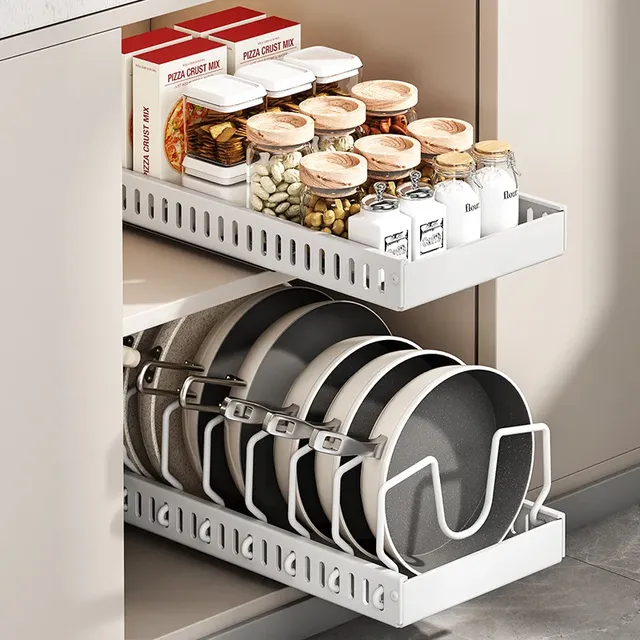 Organisateur de casseroles et poêles sous l'armoire