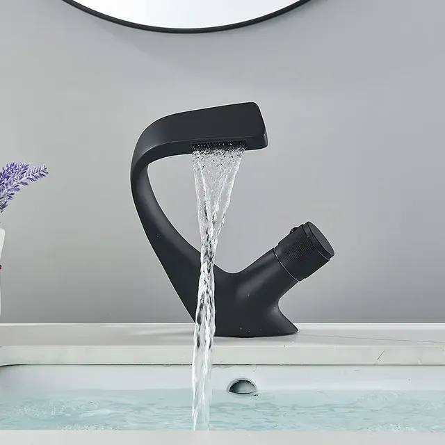 Cascade d'eau douce froide et chaude – vue 4
