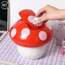 Poubelle de cuisine secouant la tête – vue 1
