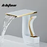 Robinet de salle de bains cascade carré moderne – vue 4