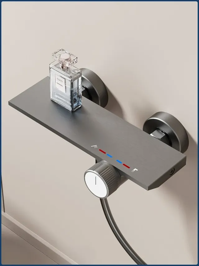 Système de douche de salle de bains boutoné – vue 3