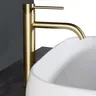 Robinet de lavabo de salle de bains en or brossé – vue 3
