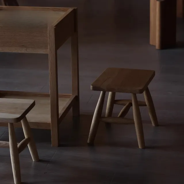 Chaise simple en bois – vue 3