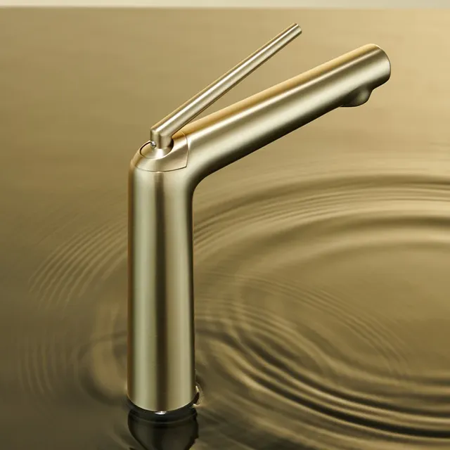 Robinet de lavabo de salle de bains sous plan tout en… – vue 2