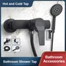 Robinets de douche muraux noirs