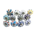 Lot douze boutons céramique glaçurée forme fleur festonnée motifs floraux peints main multicolores centre métal argenté