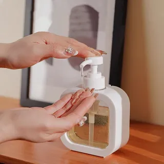 Distributeur de savon liquide avec pompe