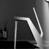 Mitigeur lavabo monocommande bec cascade jet plat finition chromée laiton corps métallique montage plan vasque poignée ergonomique lignes géométriques