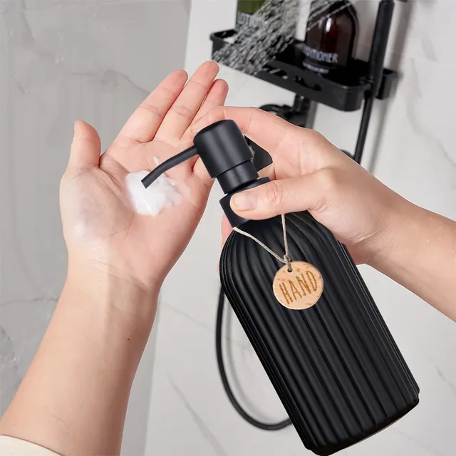 Ensemble trois distributeurs pompe rechargeables salle… – vue 3