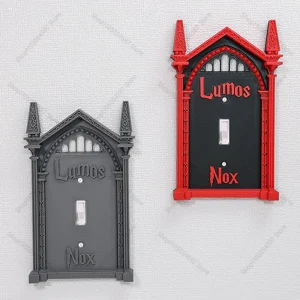 Couvercle panneau interrupteur murale gothique ogival moulé résine motif relief tridimensionnel gris mat rouge vif fixation vis centrale