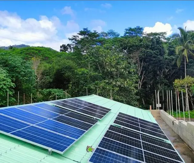Kit de panneaux solaires avec onduleur hybride Growatt – vue 4