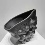 Vases en céramique simples faits à la main, réalistes, géométriques noires, irrégulières, pour bureau, moderne, luxe, industriel, polyvalent, décoration de maison