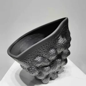 Vases en céramique simples faits à la main, réalistes, géométriques noires, irrégulières, pour bureau, moderne, luxe, industriel, polyvalent, décoration de maison Vases en céramique simples faits à la main, réalistes, géométriques noires, irrégulières, pour bureau, moderne, luxe, industriel, polyvalent, décoration de maison