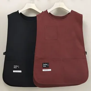 Tablier imperméable et résistant aux taches